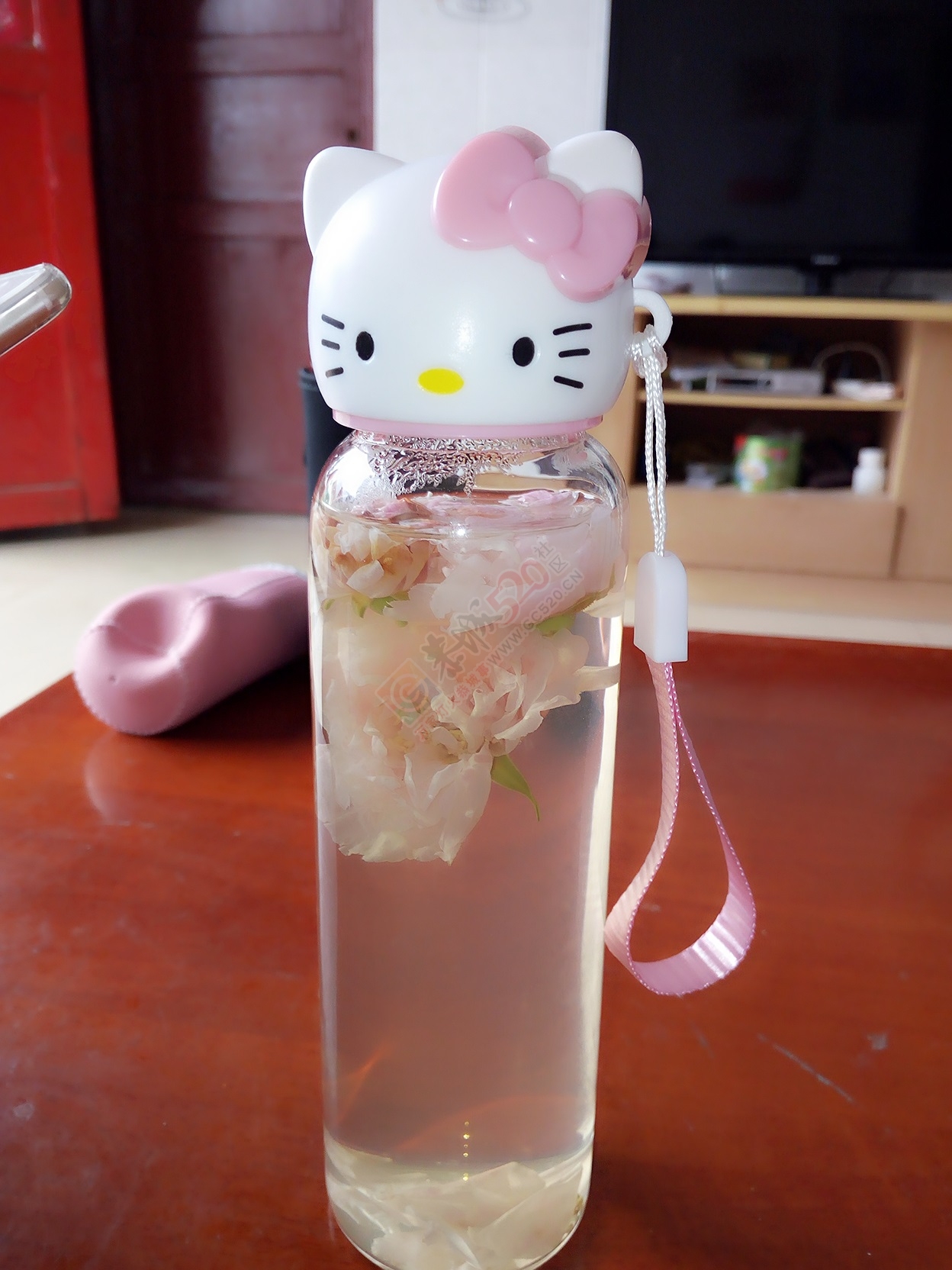 一朵水中绽放的玫瑰324 / 作者:花茶猴妈 / 帖子ID:172549
