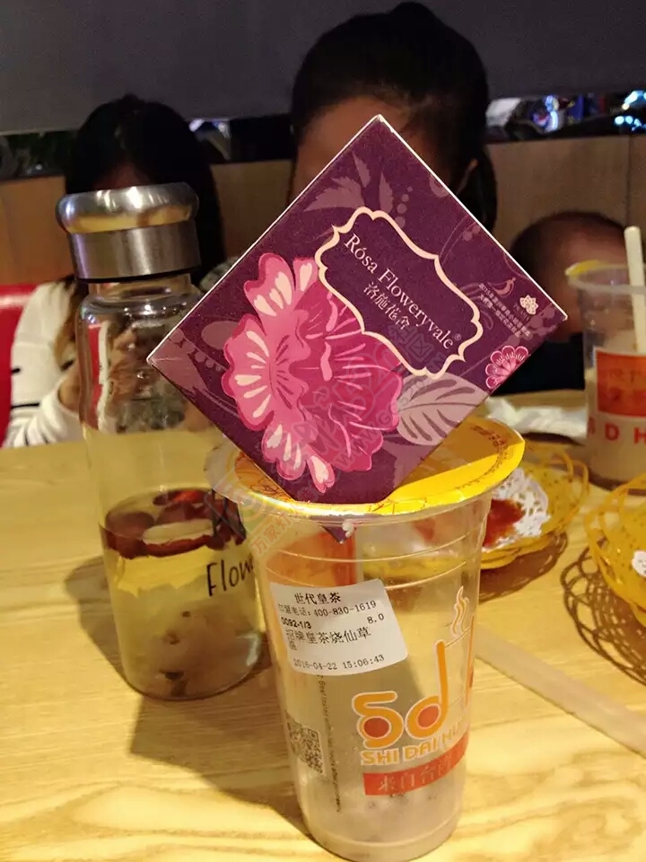 一朵水中绽放的玫瑰343 / 作者:花茶猴妈 / 帖子ID:172549