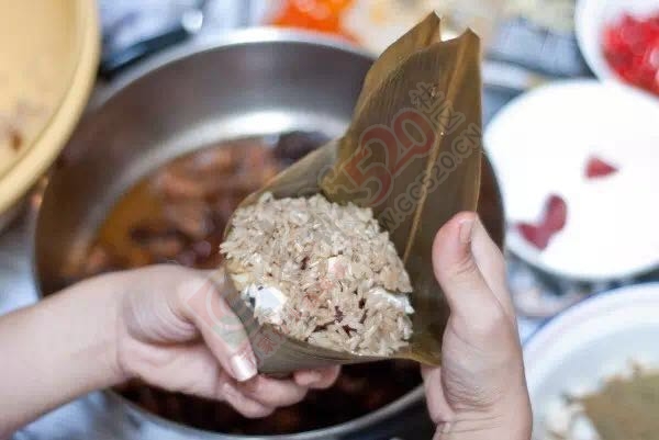 端午节快到啦！美女小编一分钟教你学会包恭城“羊角扭”！661 / 作者:今日恭城 / 帖子ID:174048