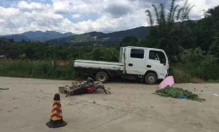 恭城莲花乡平岭村车祸，1人当场死亡402 / 作者:逢时 / 帖子ID:174874