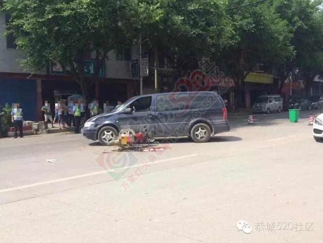 今天中午在恭城虾里洞加油站三岔路口突发车祸，流了一地血，场面惊人！144 / 作者:以空。 / 帖子ID:176254