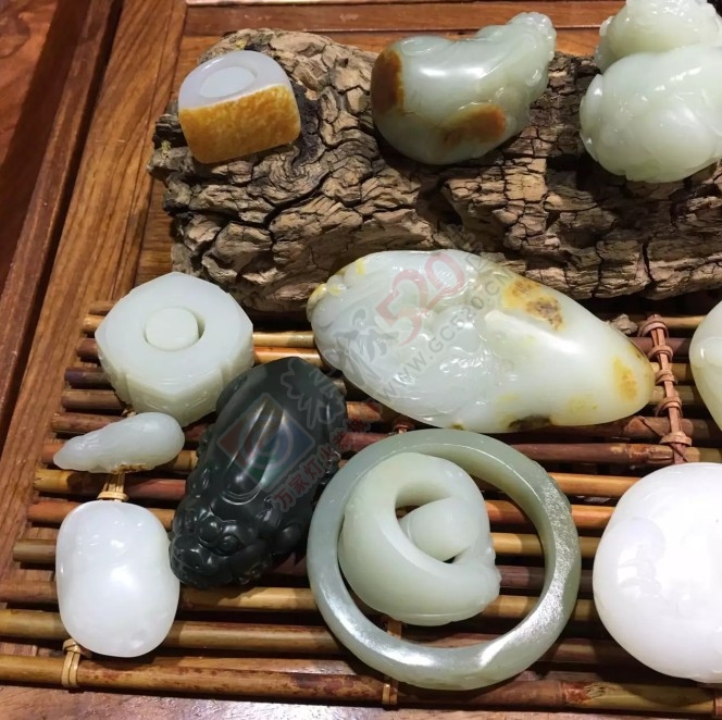 出手和田玉籽料貔貅把件67 / 作者:月落风 / 帖子ID:177986