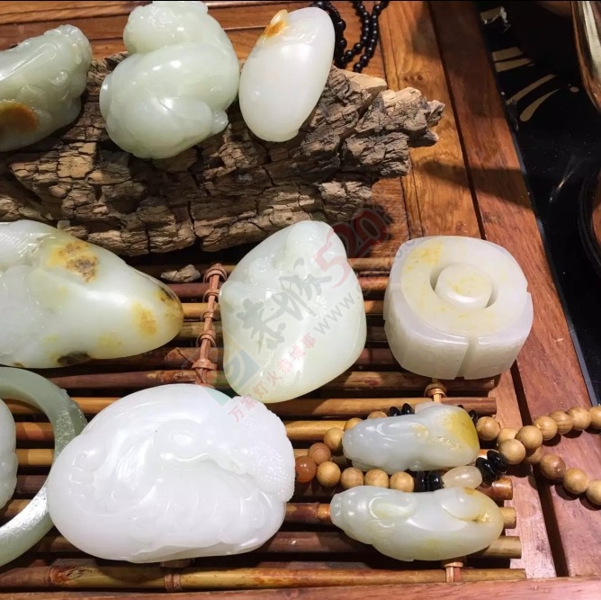 出手和田玉籽料貔貅把件92 / 作者:月落风 / 帖子ID:177986