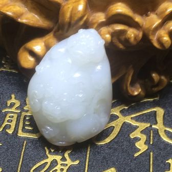 转让53克新疆和田羊脂级守护瑞兽664 / 作者:晚霞行千里 / 帖子ID:178467