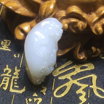 转让53克新疆和田羊脂级守护瑞兽743 / 作者:晚霞行千里 / 帖子ID:178467