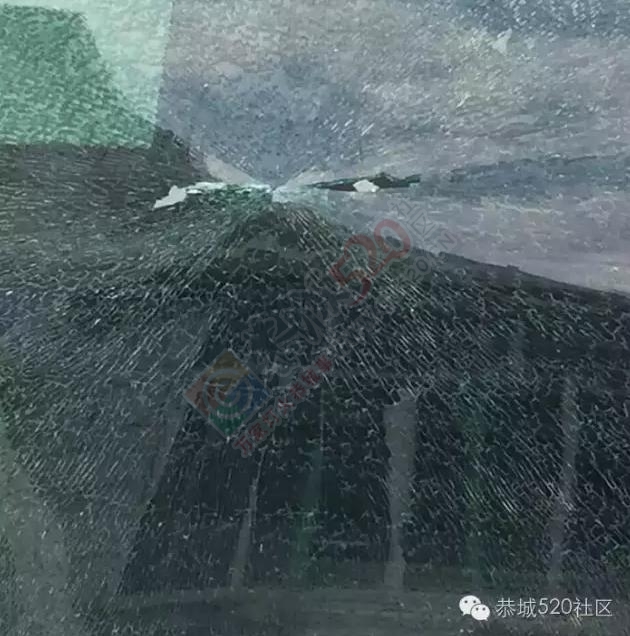 吓懵了！网友坐班车从治平回恭城途中被不明飞行物射穿车窗击中头部血流满面820 / 作者:深秋的落叶 / 帖子ID:185882
