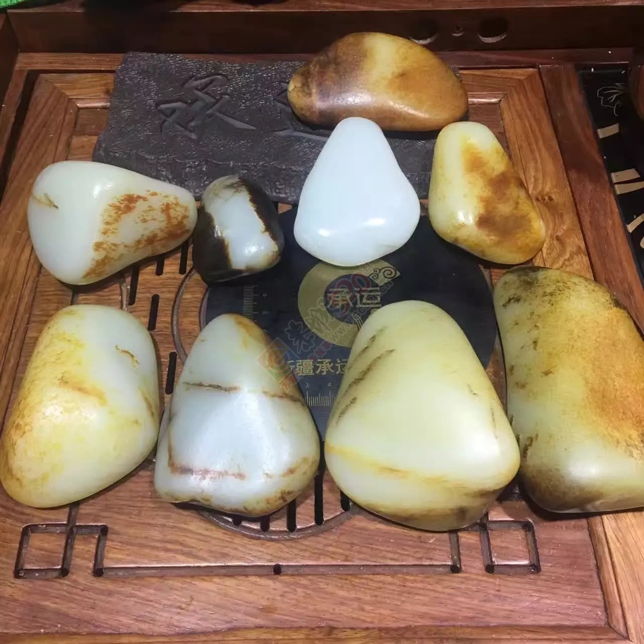 出手珍藏级和田籽料原石890 / 作者:月落风 / 帖子ID:191274