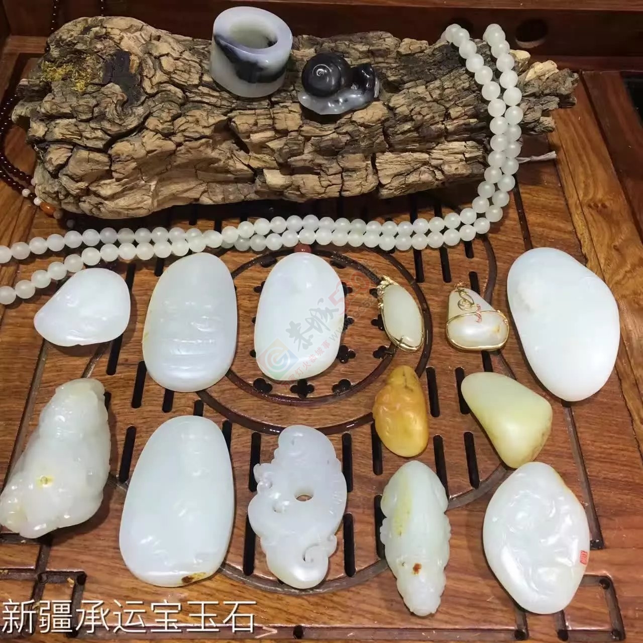 出手几个质量高和田籽料挂件802 / 作者:月落风 / 帖子ID:191299
