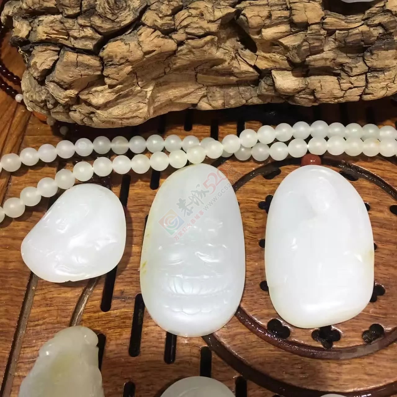 出手几个质量高和田籽料挂件806 / 作者:月落风 / 帖子ID:191299