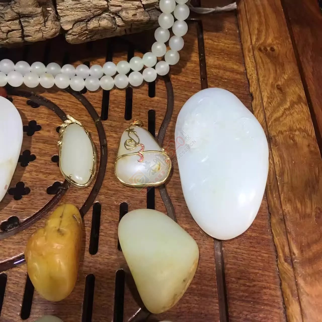 出手几个质量高和田籽料挂件689 / 作者:月落风 / 帖子ID:191299