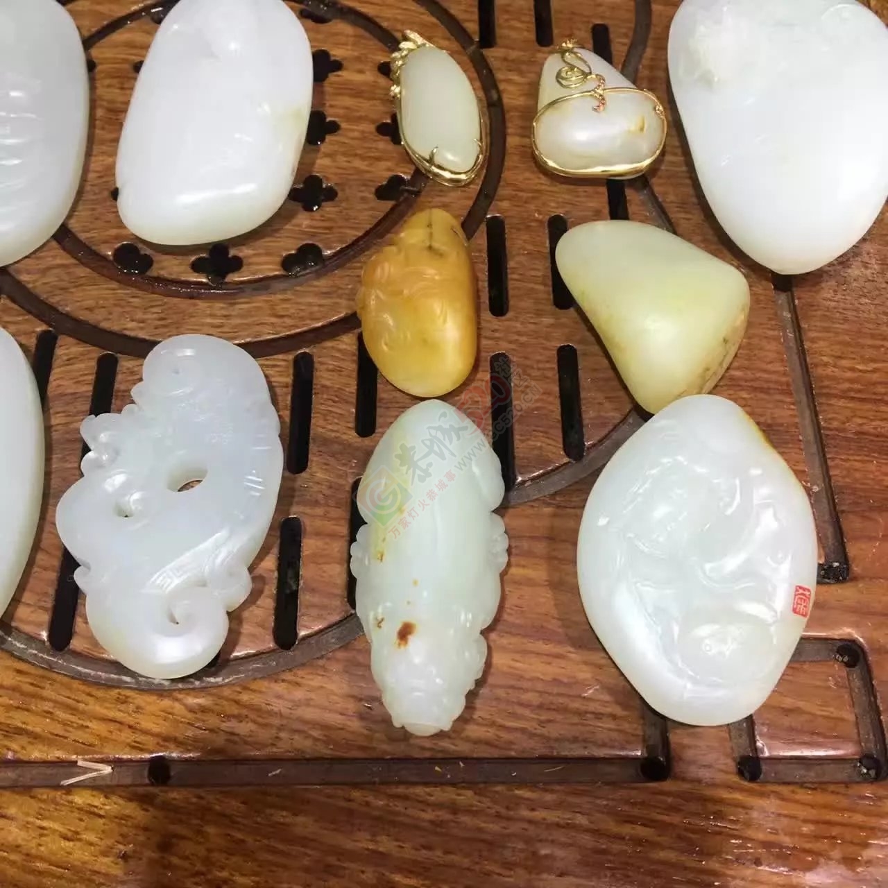 出手几个质量高和田籽料挂件261 / 作者:月落风 / 帖子ID:191299