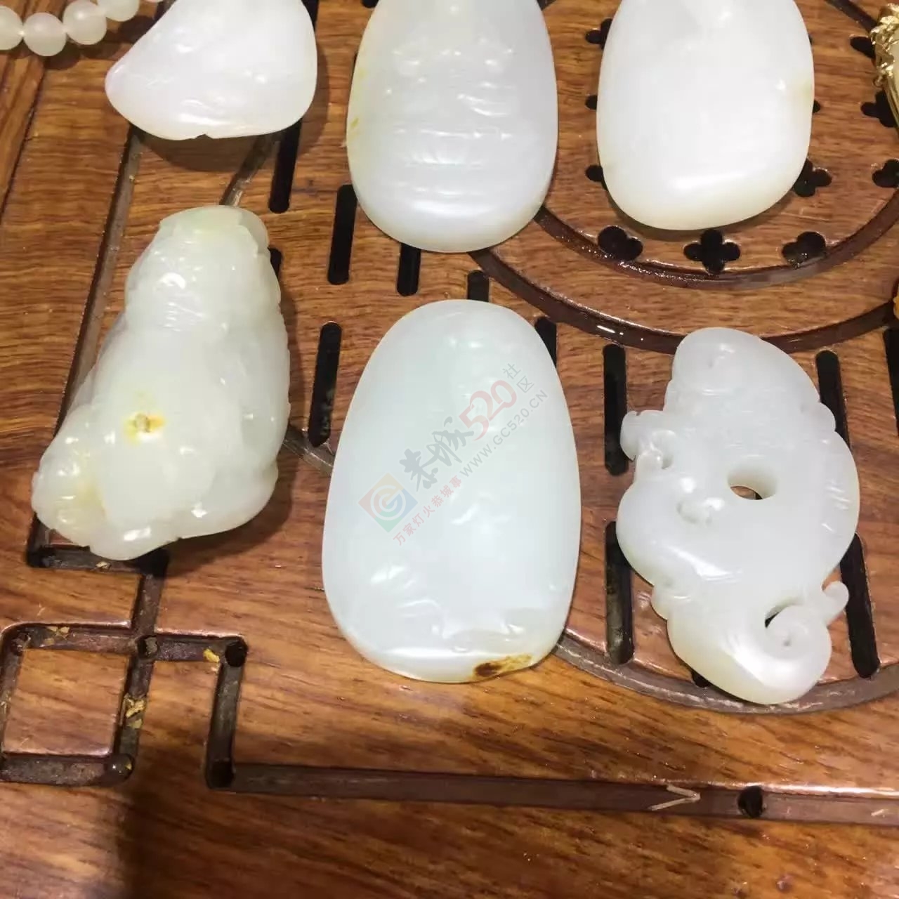 出手几个质量高和田籽料挂件966 / 作者:月落风 / 帖子ID:191299