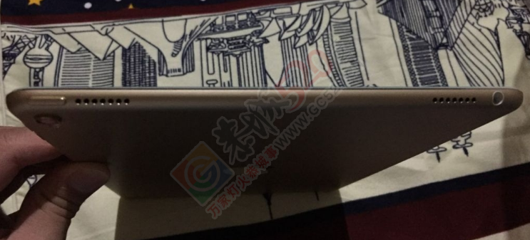 出售iPad pro9.7金色国行32G624 / 作者:6594956 / 帖子ID:192188
