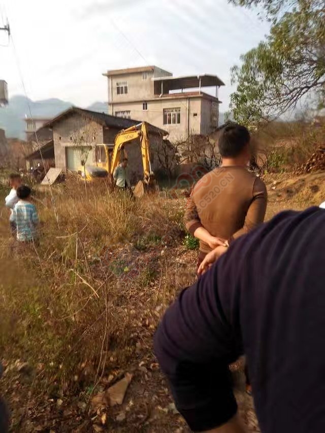【古树惹了谁】恭城西岭石脚村古樟树无端失火，消防紧急出动。357 / 作者:社区小编 / 帖子ID:192221