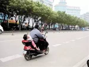 恭城骑车接送孩子的家长，都看看吧！434 / 作者:怡儿妖妖 / 帖子ID:192946