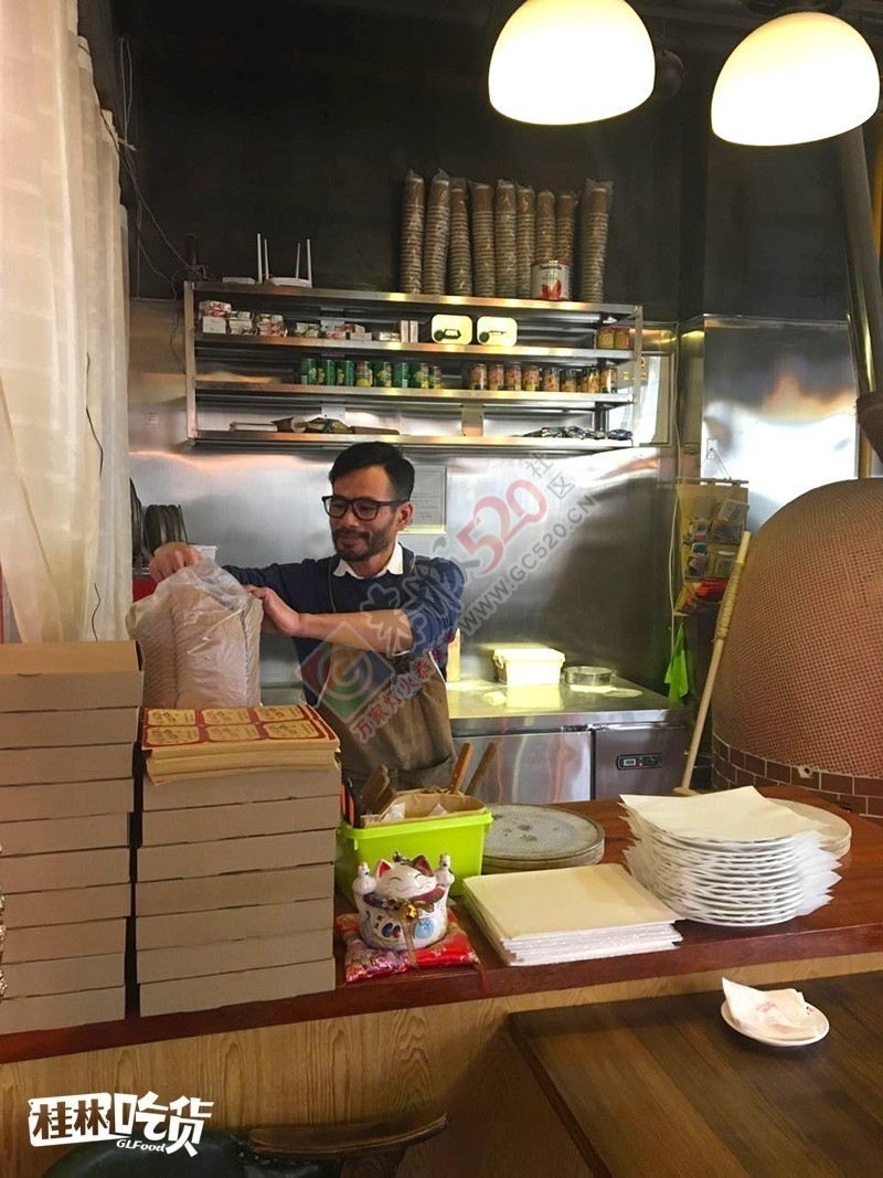 这是一张意大利“窑子”做出的传统手工薄饼披萨！981 / 作者:儿时的回忆 / 帖子ID:192967