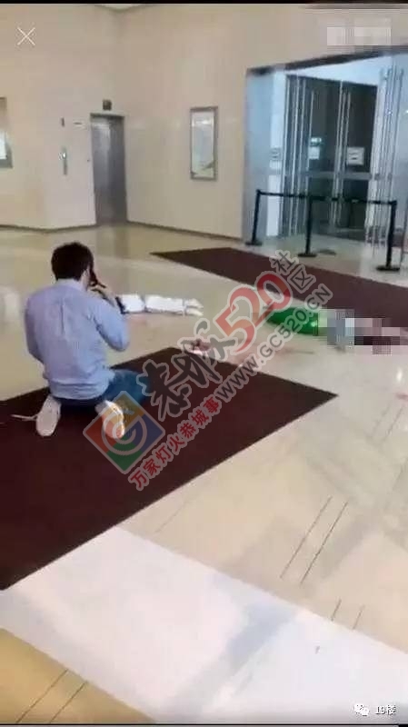 恭城父母谨慎！血的教训：父亲一人抱俩娃失手两次致俩孩子从4楼坠亡！689 / 作者:社区小编 / 帖子ID:193897