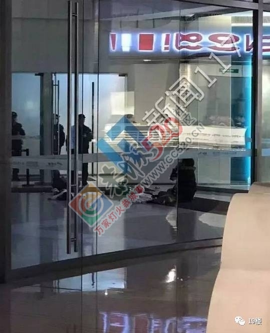 恭城父母谨慎！血的教训：父亲一人抱俩娃失手两次致俩孩子从4楼坠亡！640 / 作者:社区小编 / 帖子ID:193897