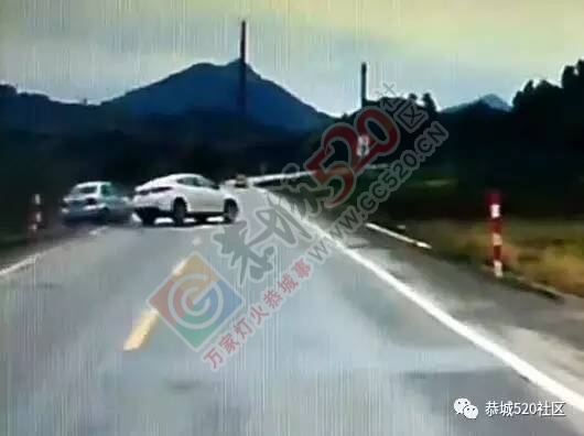 开快车蛮！栗木五福中学门口两车激情“接吻”，西岭虎尾小学路段两车激烈碰撞！780 / 作者:社区小编 / 帖子ID:197529