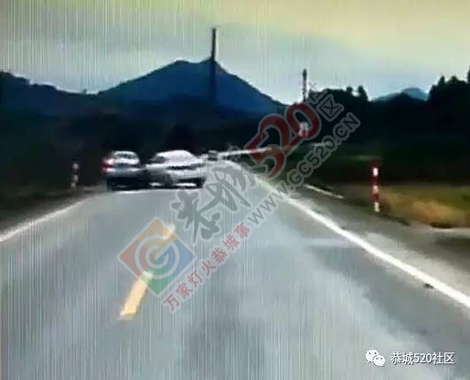 开快车蛮！栗木五福中学门口两车激情“接吻”，西岭虎尾小学路段两车激烈碰撞！455 / 作者:社区小编 / 帖子ID:197529