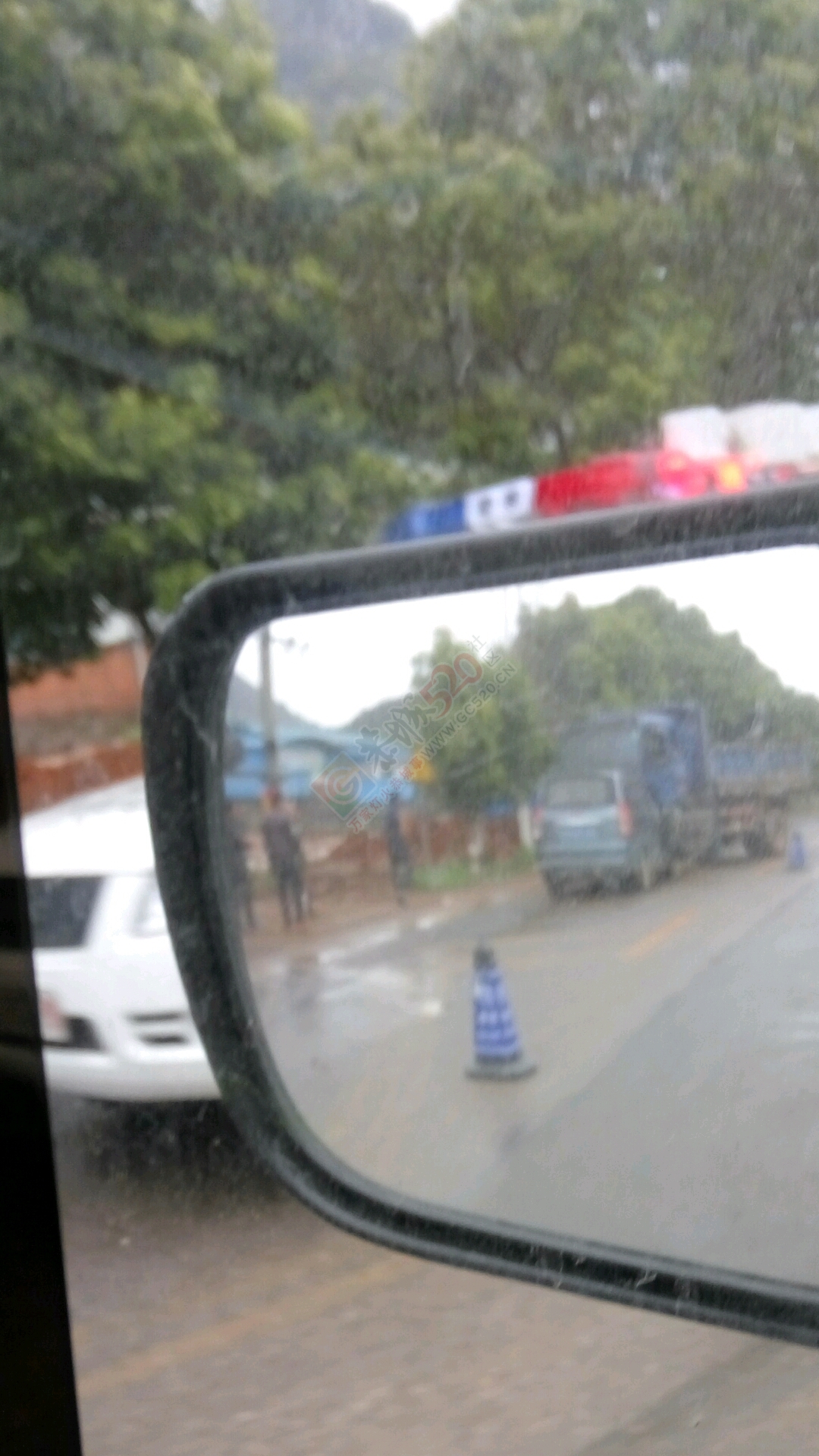 震惊！光天化日泥头车竟对秋名山神车做出这样的事992 / 作者:735296525 / 帖子ID:198394