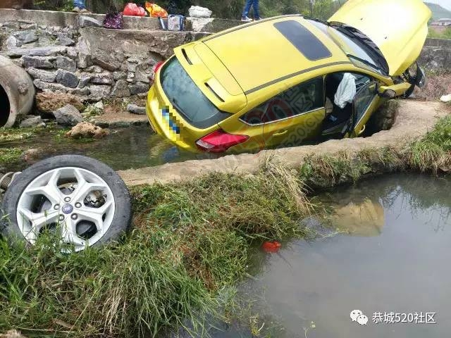 西岭挖沟琵琶峡路段发生车祸531 / 作者:九命猫 / 帖子ID:206581