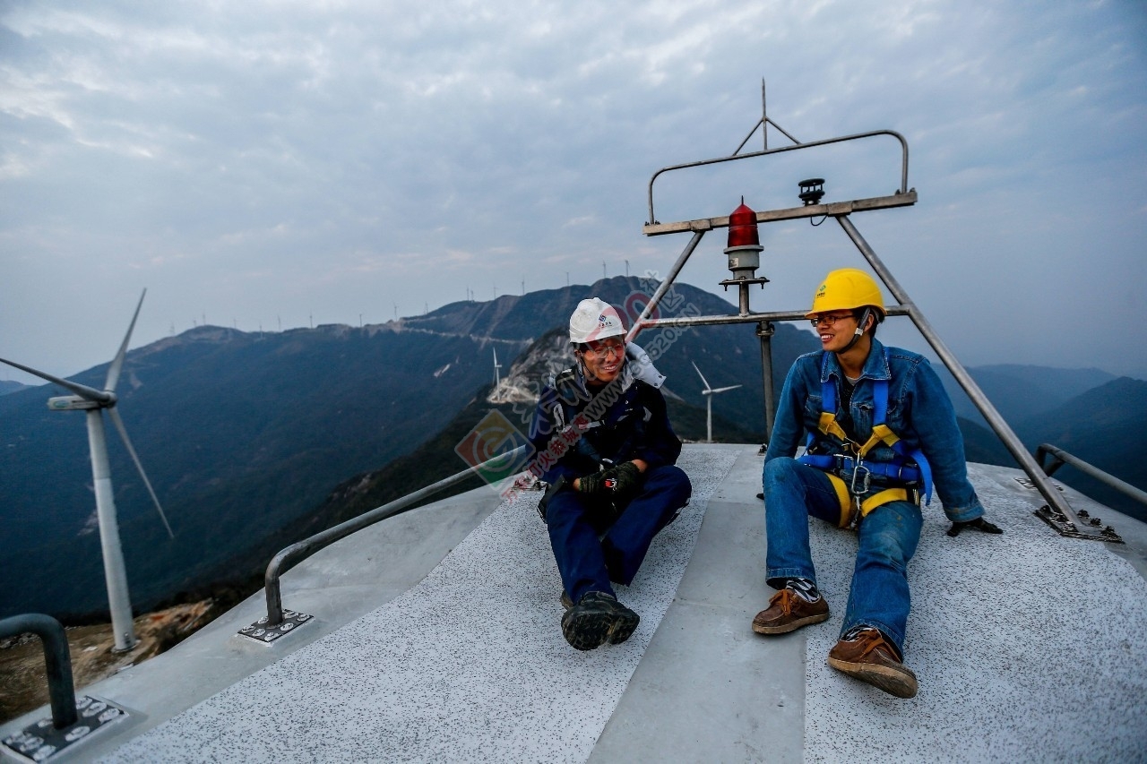 这两个桂林帅小伙，守着1300米高的燕子山&amp;quot;等风来&amp;quot;！258 / 作者:一路坚持 / 帖子ID:206742