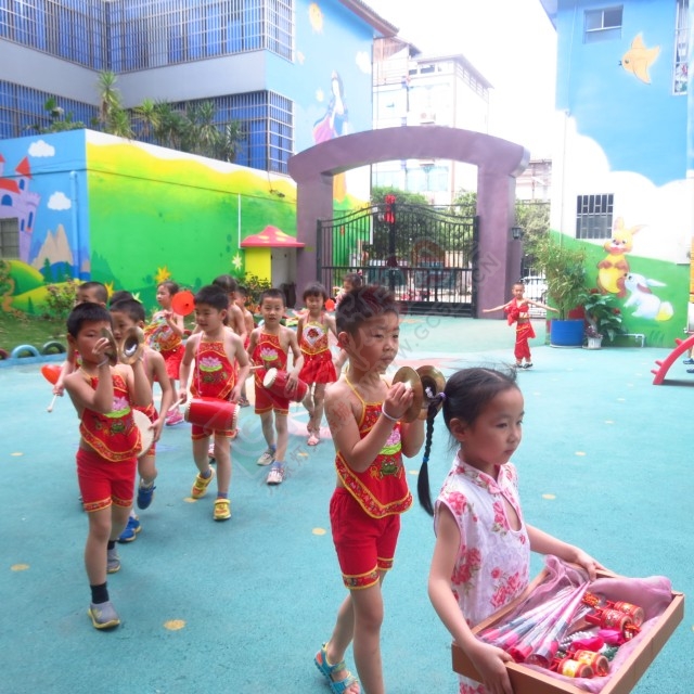 小编悄悄暗访了恭城一家幼儿园，这个幼儿园居然让孩子们这样做！996 / 作者:碧澄匀 / 帖子ID:207481