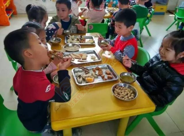 小编悄悄暗访了恭城一家幼儿园，这个幼儿园居然让孩子们这样做！842 / 作者:碧澄匀 / 帖子ID:207481