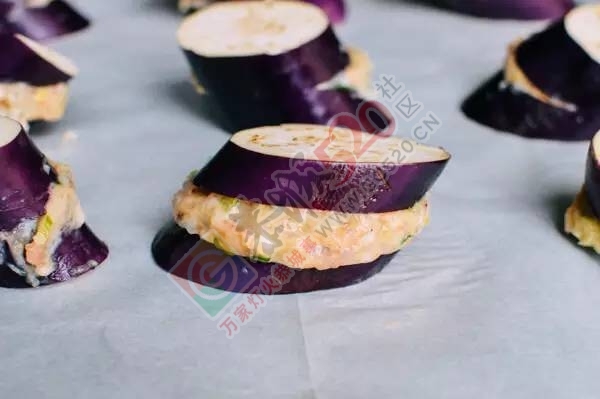 炒茄子耍个小聪明，一点不费油，绵软入味超好吃852 / 作者:凤凰山脚的人家 / 帖子ID:207849