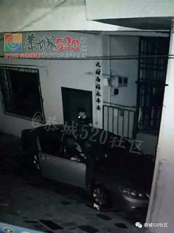 昨夜恭城后街地某住户停在门口的车子遭两男子“光顾”，已被监控视频拍下727 / 作者:社区小编 / 帖子ID:232502