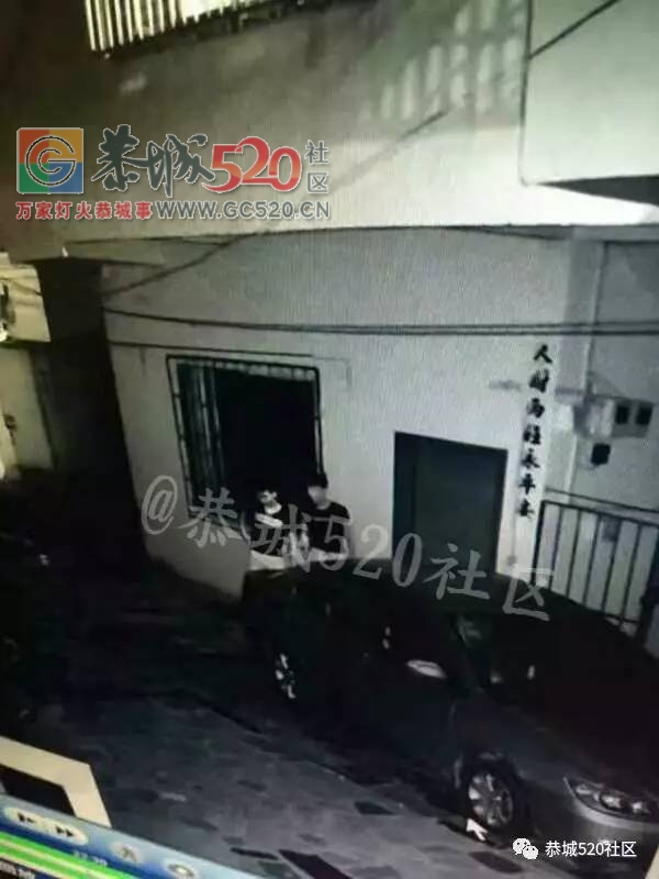 昨夜恭城后街地某住户停在门口的车子遭两男子“光顾”，已被监控视频拍下415 / 作者:社区小编 / 帖子ID:232502