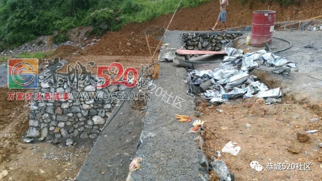 【恭城身边事】北溪至东科路段碎石满地危机四伏；邓扒格桑花海被任性踩踏让人唾822 / 作者:社区小编 / 帖子ID:232503