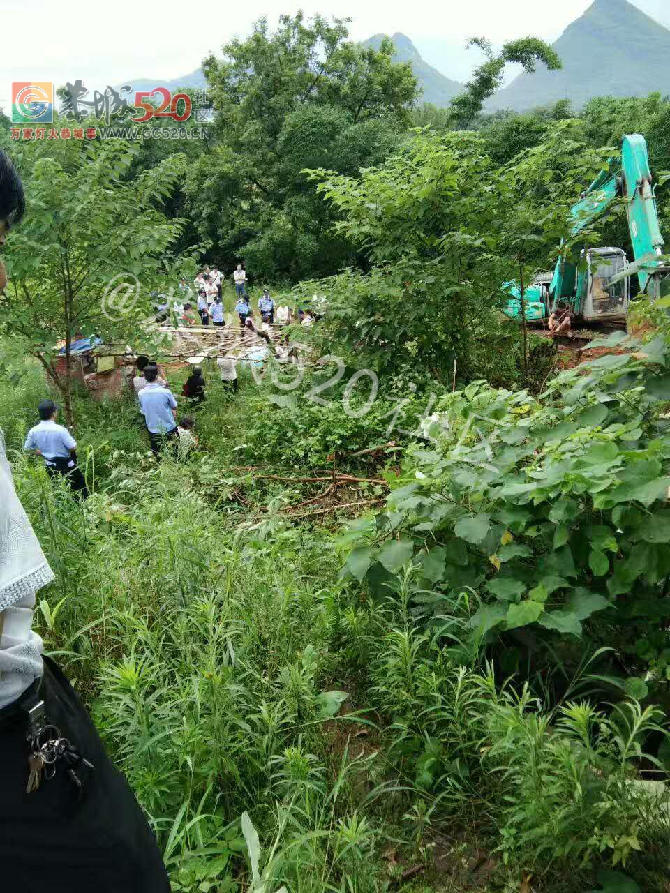 气愤!恭城滨江东路项目工程施工现场受到一些刁民阻止施工！305 / 作者:莲花的烂崽 / 帖子ID:232673