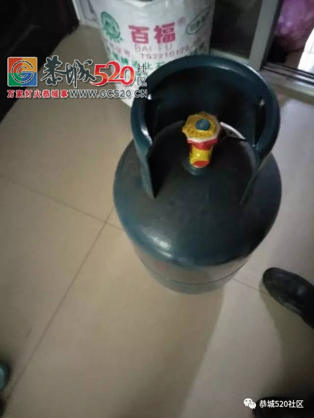 【恭城身边事】恭城网友充了一罐煤气没有动放了一个月后发现是空罐；面包车司机边...422 / 作者:社区小编 / 帖子ID:232759