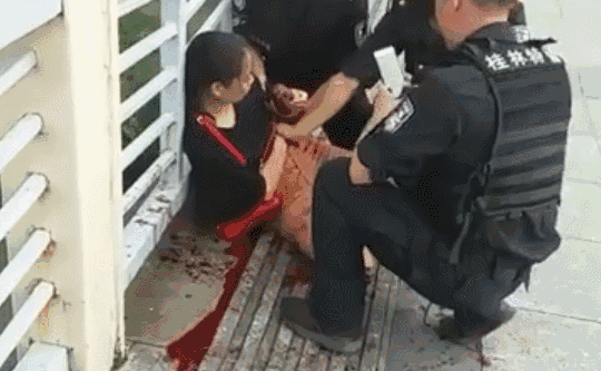 【突发】桂林宁远桥上一女子被捅伤，伤人男子跳河逃跑被民警抓获！930 / 作者:社区小编 / 帖子ID:232760
