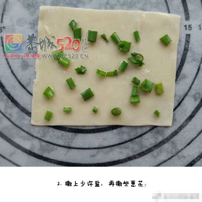 快手葱油饼（饺子皮版本）饺子皮加了些葱花做成葱油饼,，就问你吃过没...373 / 作者:啤酒加烤串儿 / 帖子ID:235121