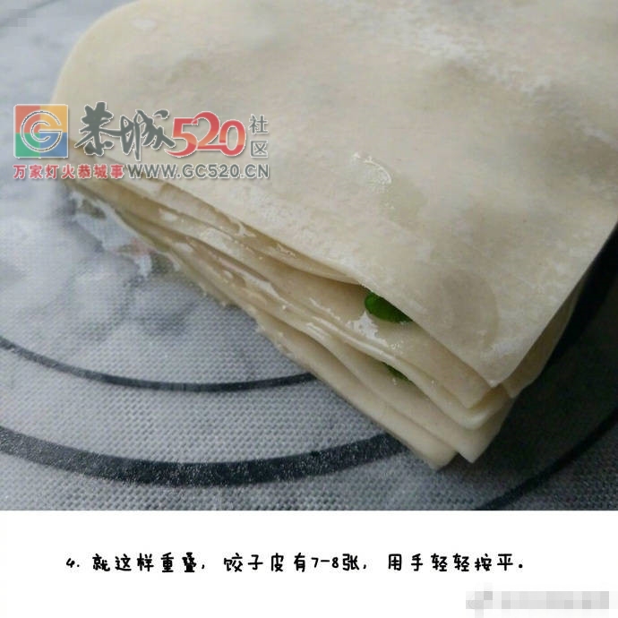 快手葱油饼（饺子皮版本）饺子皮加了些葱花做成葱油饼,，就问你吃过没...717 / 作者:啤酒加烤串儿 / 帖子ID:235121
