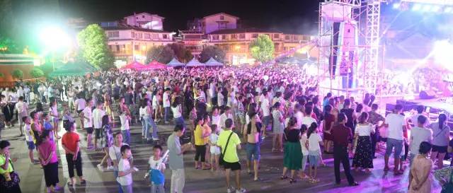 恭城茶江音乐节现场高清大图、全程直播视频来袭！没去现场的朋友一定不能错过！33 / 作者:分类小编 / 帖子ID:235256