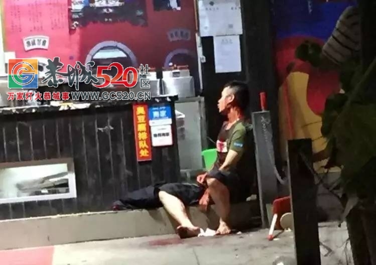 桂林一男子为何全身是血瘫坐在路边937 / 作者:花开似花落、 / 帖子ID:235336