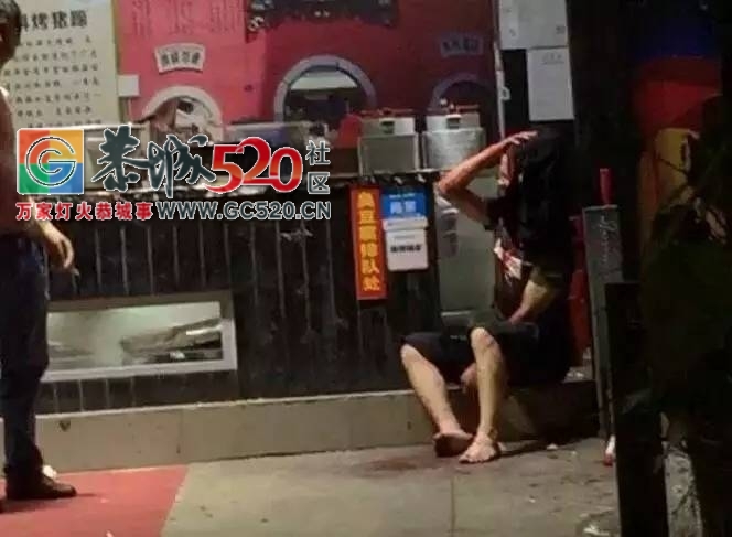 桂林一男子为何全身是血瘫坐在路边772 / 作者:花开似花落、 / 帖子ID:235336