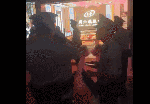 突发！桂林中山路一金店被抢，现场视频曝光！127 / 作者:jphzy / 帖子ID:236438