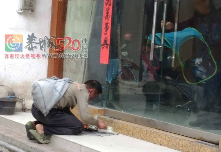 恭城街一乞讨人，动作怪异黑死人，不给钱就死赖着不走。707 / 作者:thkfh / 帖子ID:241192