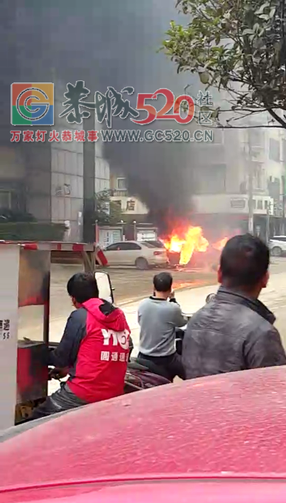 广西中山一小车自燃，消防都来了！！812 / 作者:砍柴撞跌老斑鸠 / 帖子ID:241199