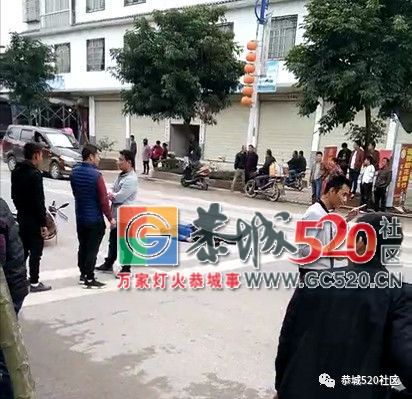突发！莲花高中路段一大排量摩托车与电动车相撞，电动车司机受伤流血930 / 作者:看清所以看轻 / 帖子ID:266531