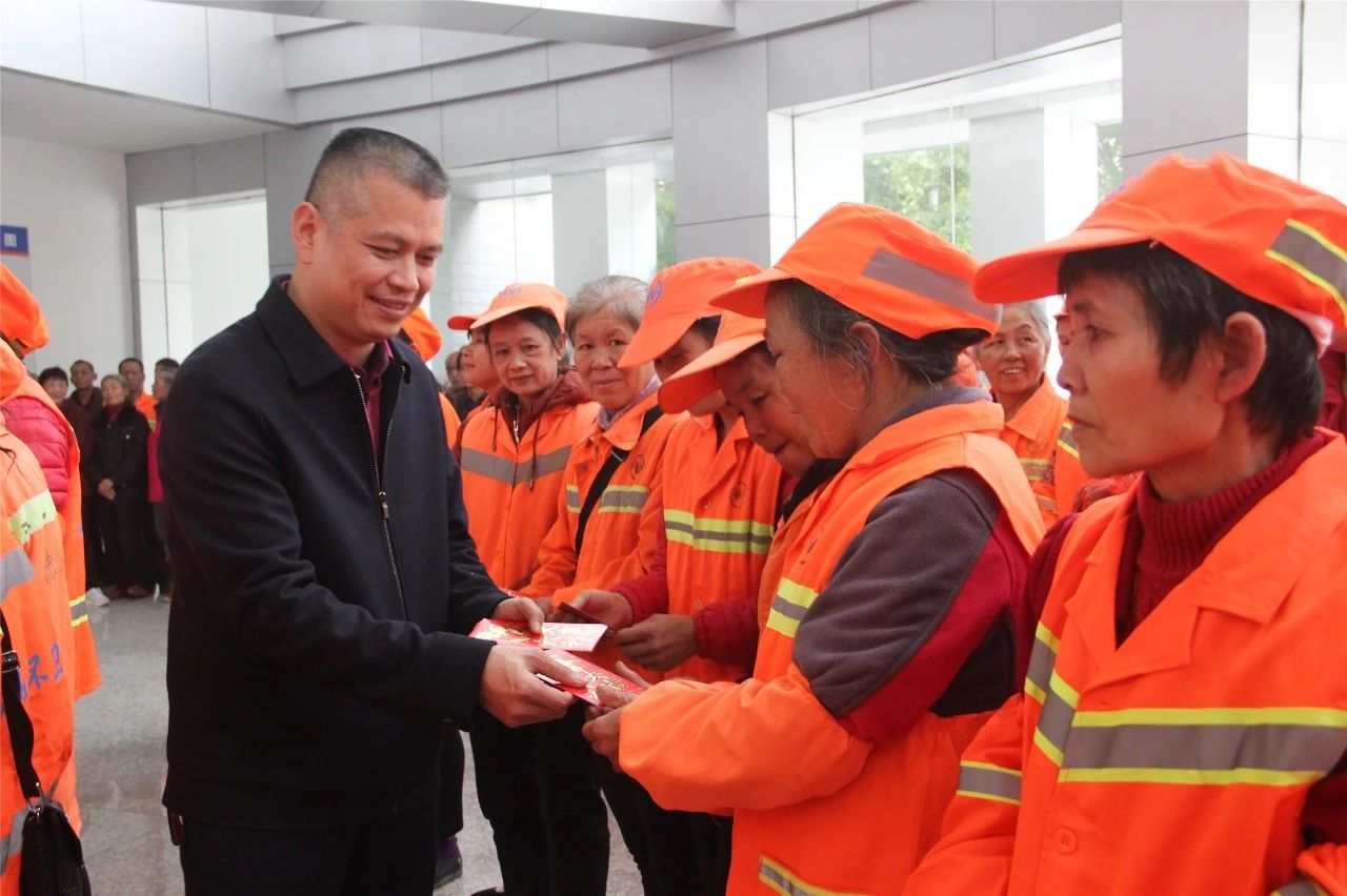 县领导看望慰问环卫工人，高铁站的工作人员451 / 作者:xiaoxiong99 / 帖子ID:267323