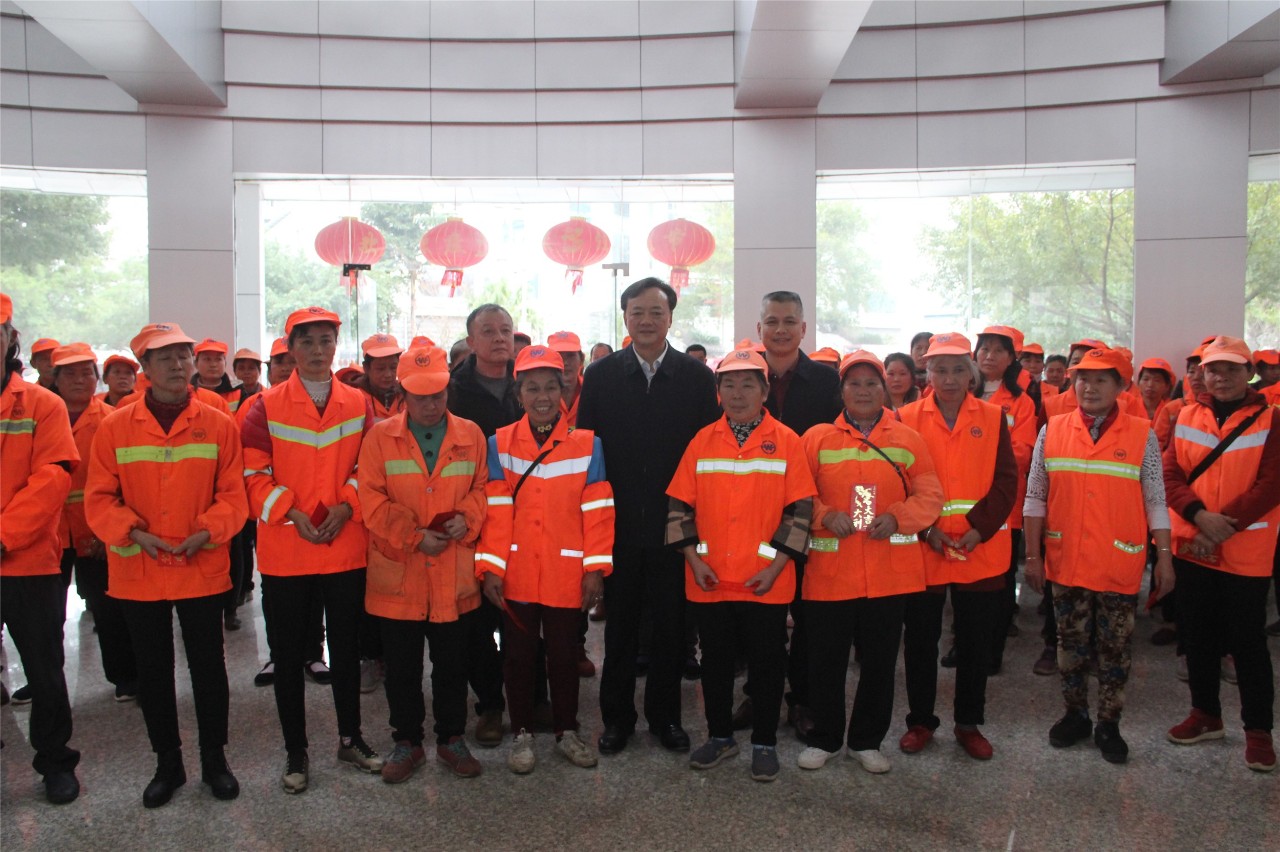 县领导看望慰问环卫工人，高铁站的工作人员418 / 作者:xiaoxiong99 / 帖子ID:267323