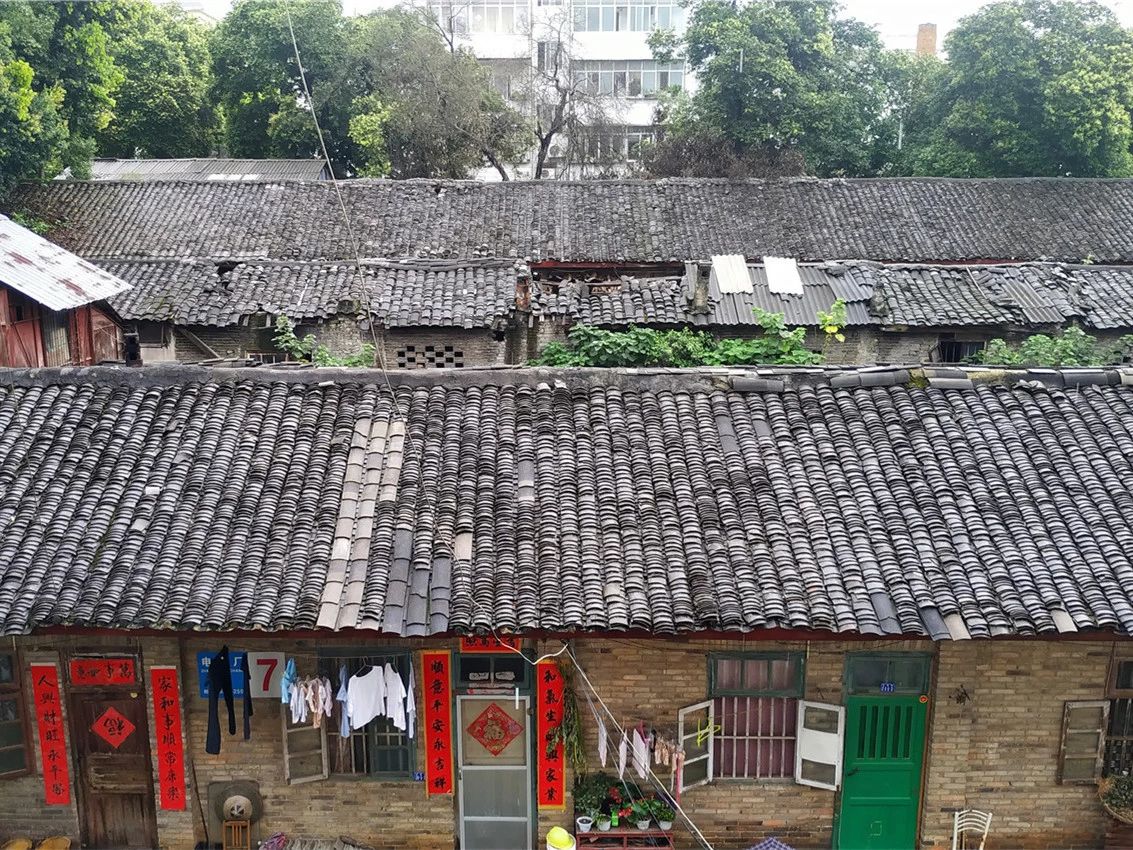 他们曾是恭城工人阶级的骄傲与传奇，如今却只能在这样的房屋住着...397 / 作者:论坛小编02 / 帖子ID:268780