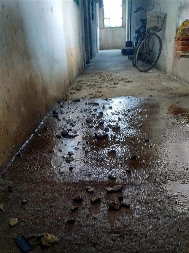 他们曾是恭城工人阶级的骄傲与传奇，如今却只能在这样的房屋住着...847 / 作者:论坛小编02 / 帖子ID:268780