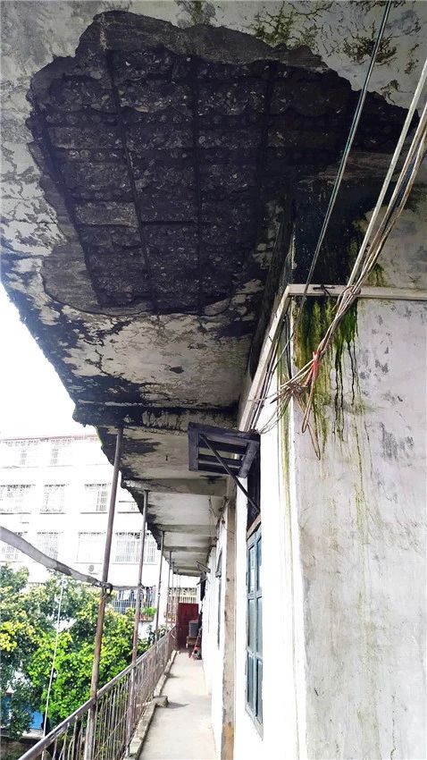 他们曾是恭城工人阶级的骄傲与传奇，如今却只能在这样的房屋住着...551 / 作者:论坛小编02 / 帖子ID:268780